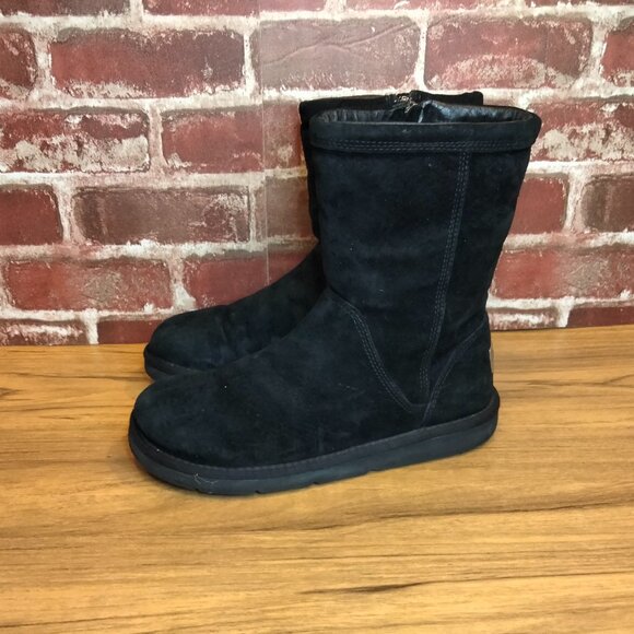 UGG Boots Womens Size 7 Classic Zip Short Boot Black - Picture 6 of 6